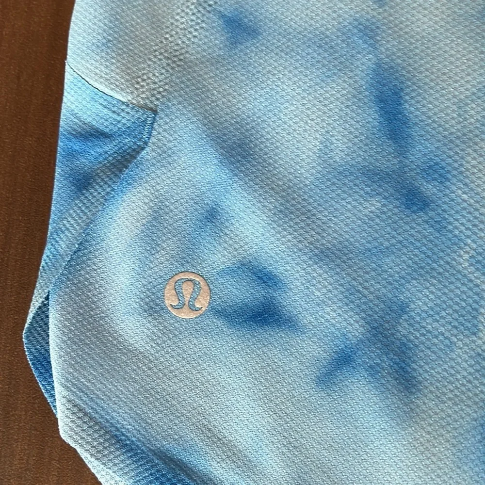 Lululemon Lightweight Run Kit Short Sleeve
Tidal Dye Vapor Hawaiian Blue - Picture 9 of 9